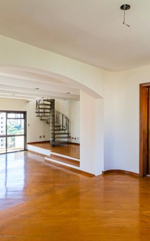 Apartamento à venda com 360m², 4 quartos e 5 vagas Apartamento à venda com 360m², 4 quartos e 5 vagasSala