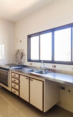 Apartamento à venda com 360m², 4 quartos e 5 vagas Apartamento à venda com 360m², 4 quartos e 5 vagasCozinha
