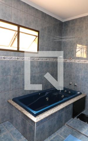 Casa à venda com 370m², 4 quartos e 10 vagasBanheiro suite