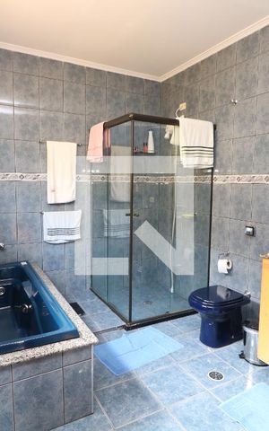 Casa à venda com 370m², 4 quartos e 10 vagasBanheiro suite