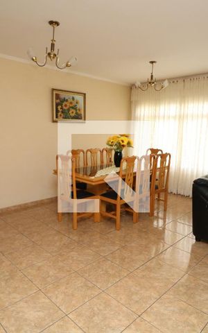 Casa à venda com 370m², 4 quartos e 10 vagasSala