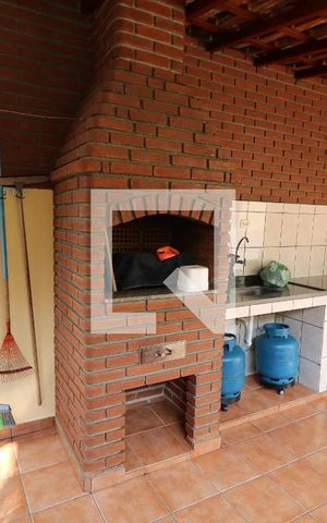 Casa à venda com 370m², 4 quartos e 10 vagasChurrasqueira