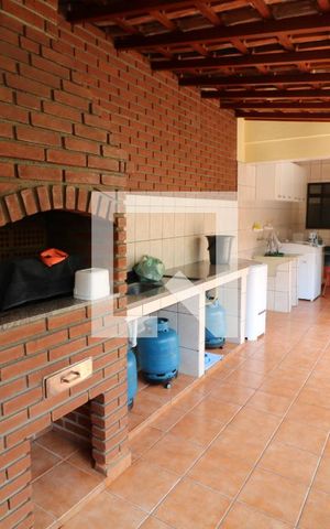 Casa à venda com 370m², 4 quartos e 10 vagasChurrasqueira