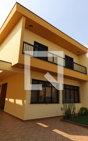 Casa à venda com 370m², 4 quartos e 10 vagasFachada