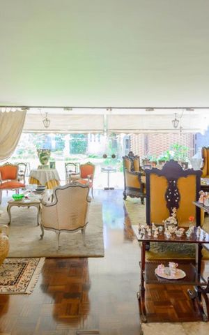 Casa à venda com 260m², 4 quartos e 6 vagas Casa à venda com 260m², 4 quartos e 6 vagasSala
