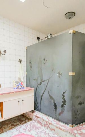Casa à venda com 260m², 4 quartos e 6 vagas Casa à venda com 260m², 4 quartos e 6 vagasBanheiro 2