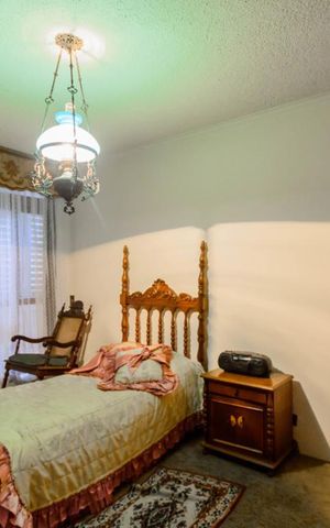 Casa à venda com 260m², 4 quartos e 6 vagas Casa à venda com 260m², 4 quartos e 6 vagasQuarto 4