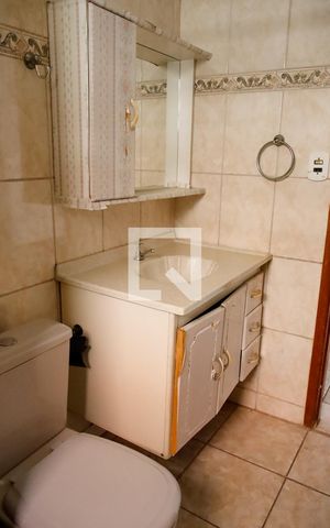 Casa à venda com 200m², 6 quartos e 1 vaga Casa à venda com 200m², 6 quartos e 1 vagaBanheiro Social