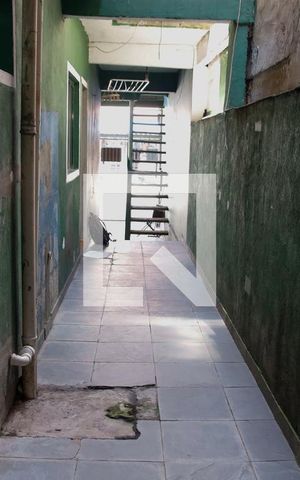 Casa à venda com 200m², 6 quartos e 1 vaga Casa à venda com 200m², 6 quartos e 1 vagaCorredor