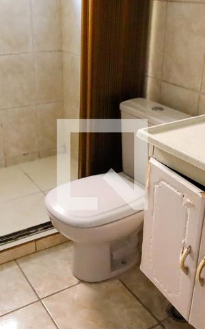 Casa à venda com 200m², 6 quartos e 1 vaga Casa à venda com 200m², 6 quartos e 1 vagaBanheiro Social