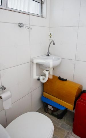 Casa à venda com 200m², 6 quartos e 1 vaga Casa à venda com 200m², 6 quartos e 1 vagaBanheiro da Suíte 2