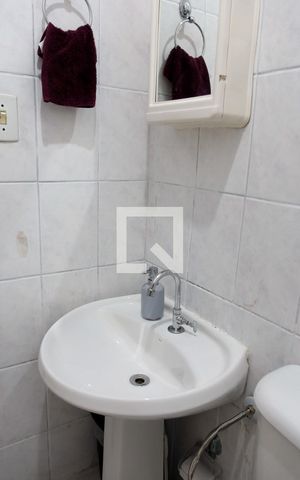 Casa à venda com 200m², 6 quartos e 1 vaga Casa à venda com 200m², 6 quartos e 1 vagaBanheiro