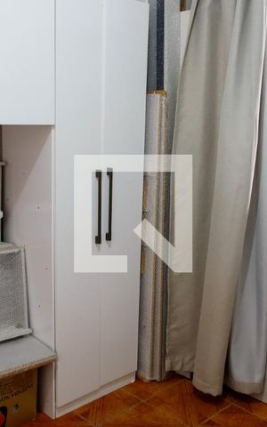 Casa à venda com 200m², 6 quartos e 1 vaga Casa à venda com 200m², 6 quartos e 1 vagaQuarto 1