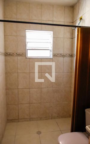 Casa à venda com 200m², 6 quartos e 1 vaga Casa à venda com 200m², 6 quartos e 1 vagaBanheiro Social