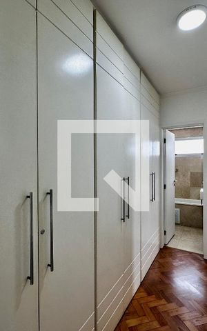 Apartamento à venda com 269m², 4 quartos e 2 vagas Apartamento à venda com 269m², 4 quartos e 2 vagasCloset Suíte 1