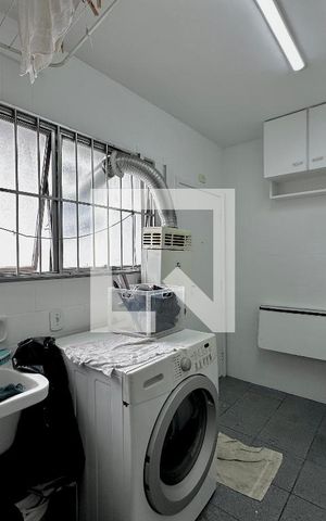 Apartamento à venda com 269m², 4 quartos e 2 vagas Apartamento à venda com 269m², 4 quartos e 2 vagasÁrea de Serviço