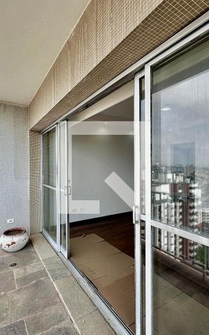 Apartamento à venda com 269m², 4 quartos e 2 vagas Apartamento à venda com 269m², 4 quartos e 2 vagasSacada