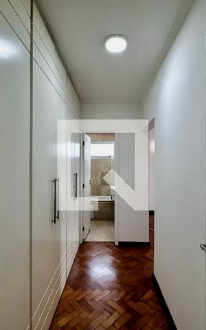 Apartamento à venda com 269m², 4 quartos e 2 vagas Apartamento à venda com 269m², 4 quartos e 2 vagasCloset Suíte 1