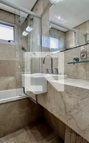 Apartamento à venda com 269m², 4 quartos e 2 vagas Apartamento à venda com 269m², 4 quartos e 2 vagasBanheiro Suíte 1