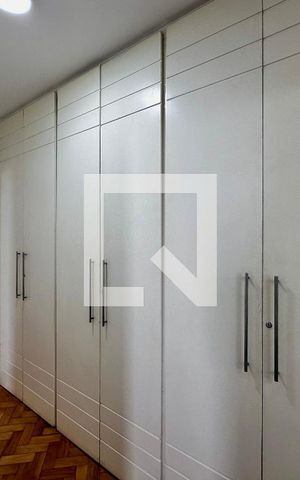 Apartamento à venda com 269m², 4 quartos e 2 vagas Apartamento à venda com 269m², 4 quartos e 2 vagasCloset Suíte 1