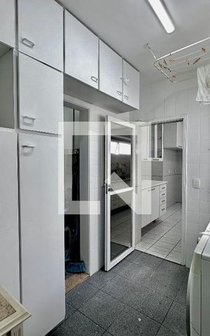Apartamento à venda com 269m², 4 quartos e 2 vagas Apartamento à venda com 269m², 4 quartos e 2 vagasÁrea de Serviço