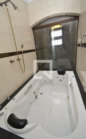 Casa à venda com 115m², 4 quartos e 2 vagas Casa à venda com 115m², 4 quartos e 2 vagasBanheiro da Suíte