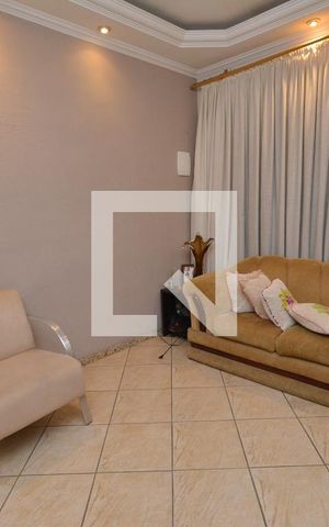 Casa à venda com 115m², 4 quartos e 2 vagas Casa à venda com 115m², 4 quartos e 2 vagasSala