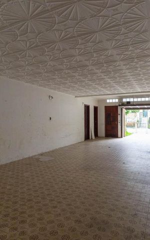 Casa à venda com 295m², 3 quartos e 8 vagas Casa à venda com 295m², 3 quartos e 8 vagasGaragem