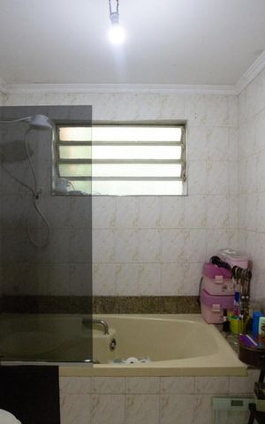Casa à venda com 220m², 4 quartos e 2 vagas Casa à venda com 220m², 4 quartos e 2 vagasBanheiro