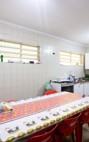 Casa à venda com 220m², 4 quartos e 2 vagas Casa à venda com 220m², 4 quartos e 2 vagasCozinha