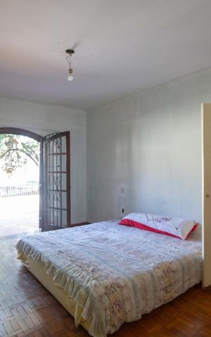 Casa à venda com 220m², 4 quartos e 2 vagas Casa à venda com 220m², 4 quartos e 2 vagasQuarto
