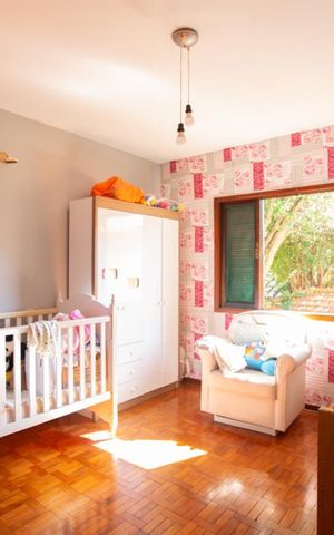 Casa à venda com 220m², 4 quartos e 2 vagas Casa à venda com 220m², 4 quartos e 2 vagasQuarto