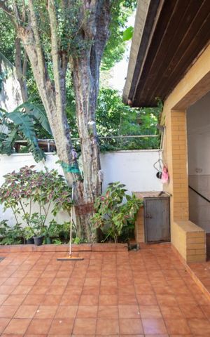 Casa à venda com 220m², 4 quartos e 2 vagas Casa à venda com 220m², 4 quartos e 2 vagasÁrea Externa