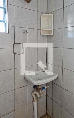 Casa para alugar com 50m², 1 quarto e sem vaga Casa para alugar com 50m², 1 quarto e sem vagaBanheiro