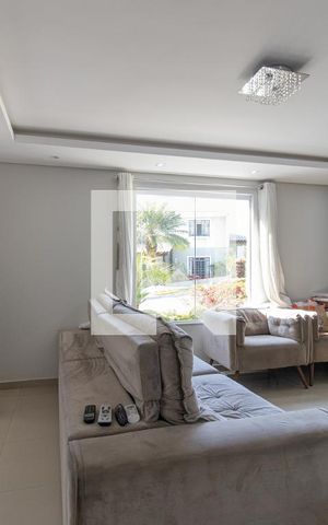 Casa para alugar com 120m², 3 quartos e 6 vagas Casa para alugar com 120m², 3 quartos e 6 vagasSala