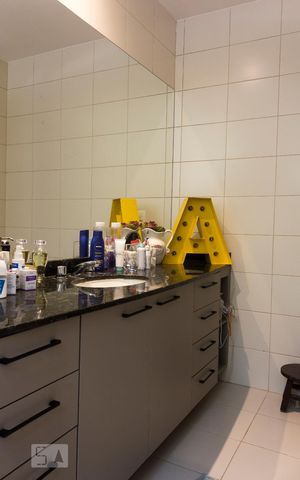 Casa de condomínio à venda com 305m², 6 quartos e 3 vagasBanheiro da Suíte 2
