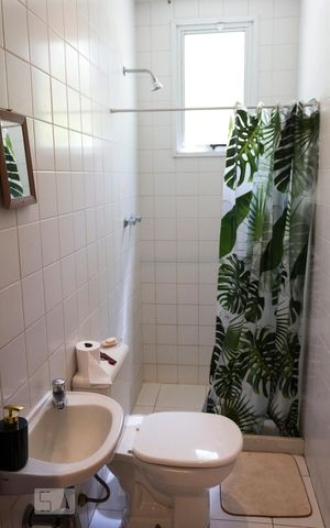 Casa de condomínio à venda com 305m², 6 quartos e 3 vagasBanheiro de Serviço