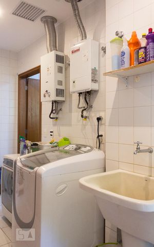 Casa de condomínio à venda com 305m², 6 quartos e 3 vagasÁrea de Serviço