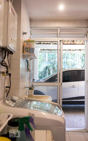 Casa de condomínio à venda com 305m², 6 quartos e 3 vagasÁrea de Serviço