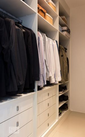 Casa de condomínio à venda com 305m², 6 quartos e 3 vagasCloset da suíte 5