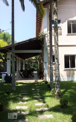 Casa de condomínio à venda com 305m², 6 quartos e 3 vagasEntrada