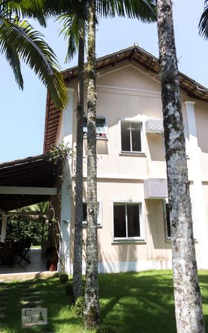 Casa de condomínio à venda com 305m², 6 quartos e 3 vagasEntrada