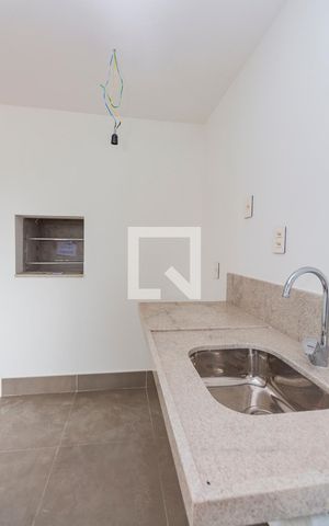 Apartamento à venda com 58m², 2 quartos e 1 vaga Apartamento à venda com 58m², 2 quartos e 1 vagaCozinha com churrasqueira
