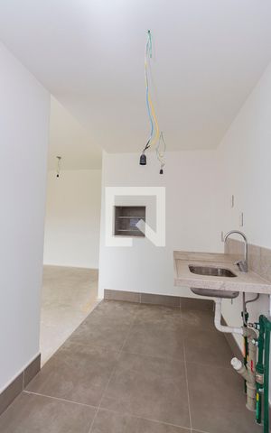 Apartamento à venda com 58m², 2 quartos e 1 vaga Apartamento à venda com 58m², 2 quartos e 1 vagaCozinha com churrasqueira