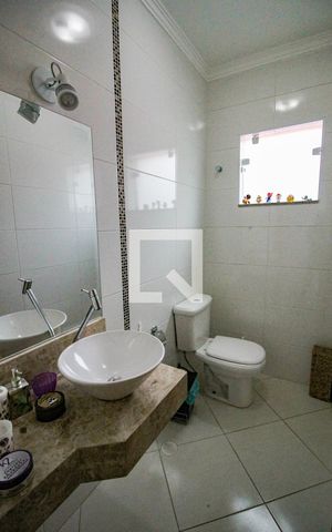 Casa à venda com 350m², 3 quartos e 4 vagaslavabo