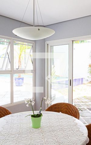 Casa à venda com 600m², 5 quartos e 4 vagas Casa à venda com 600m², 5 quartos e 4 vagasCopa