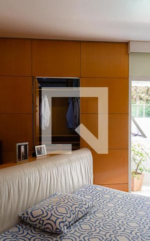 Casa à venda com 600m², 5 quartos e 4 vagas Casa à venda com 600m², 5 quartos e 4 vagasSuíte master