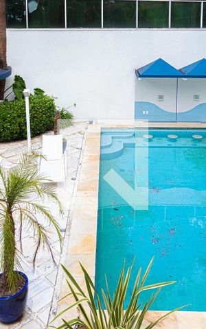 Casa à venda com 600m², 5 quartos e 4 vagas Casa à venda com 600m², 5 quartos e 4 vagasPiscina