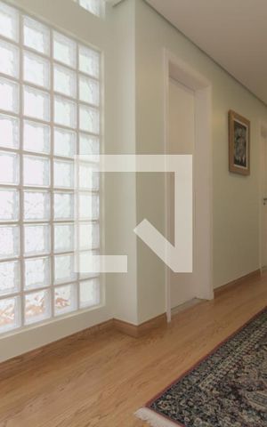 Casa à venda com 350m², 4 quartos e 5 vagas Casa à venda com 350m², 4 quartos e 5 vagasCorredor
