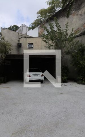 Casa à venda com 350m², 4 quartos e 5 vagas Casa à venda com 350m², 4 quartos e 5 vagasQuintal - Garagem